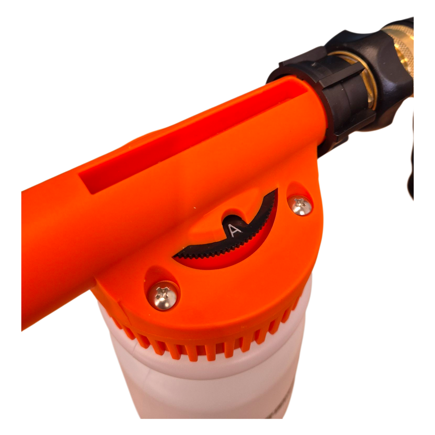 hose-on-sprayer-lawn-fertiliser.jpg