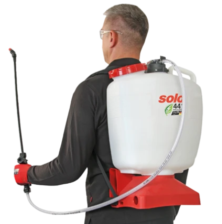 Solo 441Li removable lithium-ion battery compartment showing easy battery access